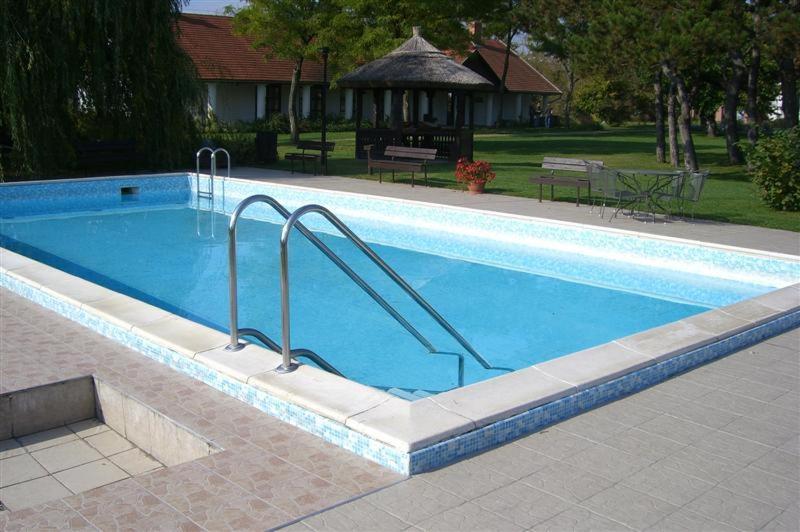 Sarlospuszta Club Hotel Tatarszentgyorgy Exterior photo